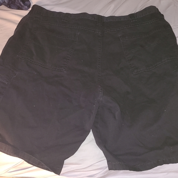 Wrangler Cargo Shorts - Picture 3 of 11